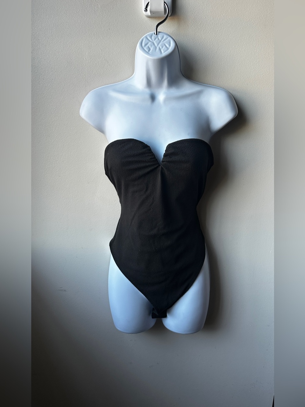 Forever 21 Black Ribbed Strapless Sweetheart Thong Bodysuit Womens Medium M